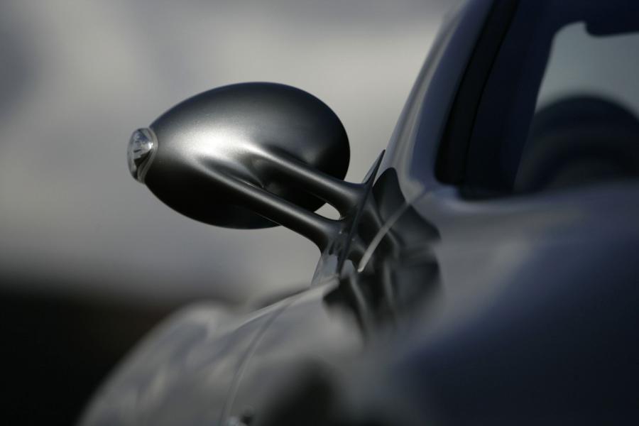 Детали экстерьера Mercedes-Benz SLR McLaren Roadster (R199) 2007 года  (WW) (фото 73 из 156)